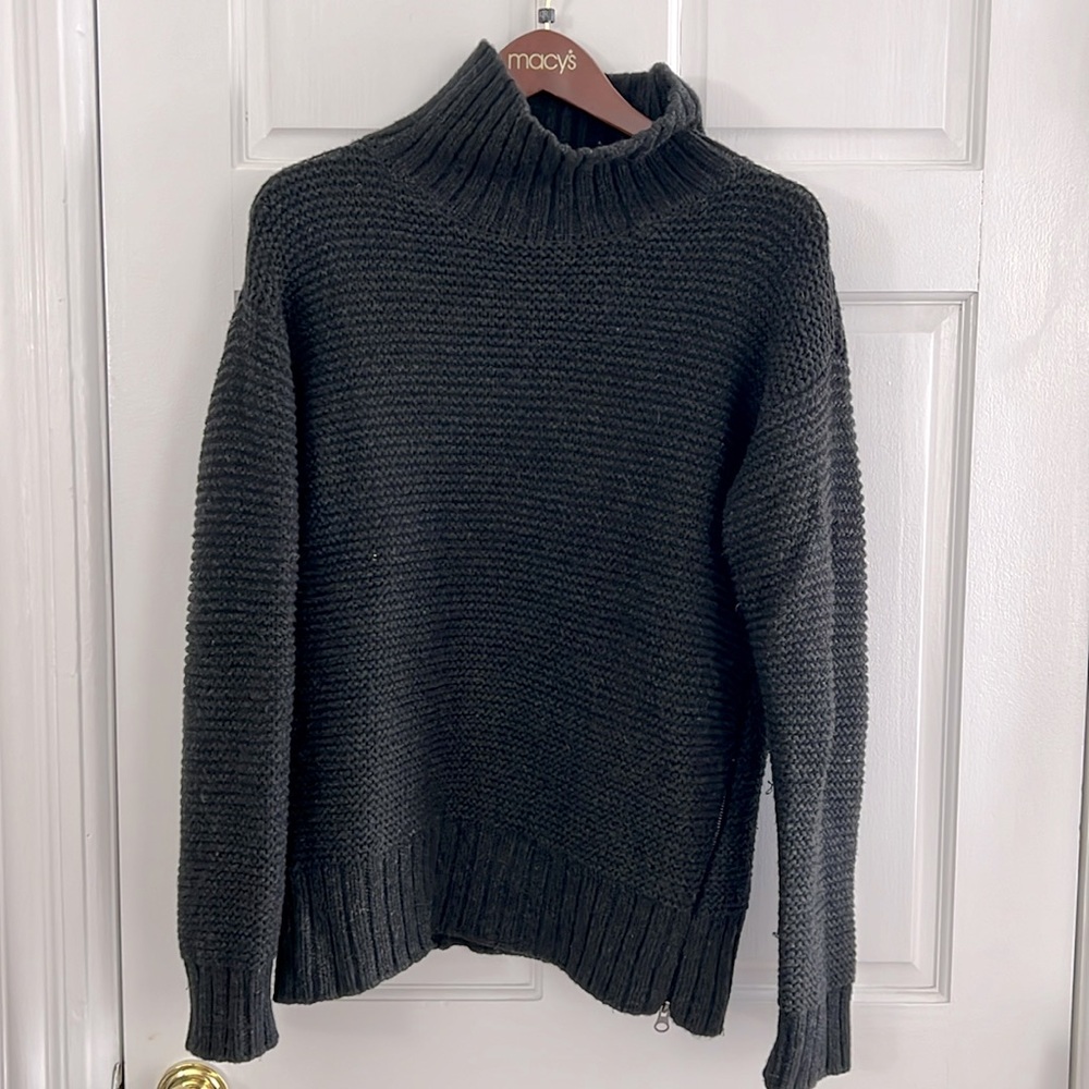 Lululemon RARE Ribbed 100% Wool Black/Dark Grey Sweater 8